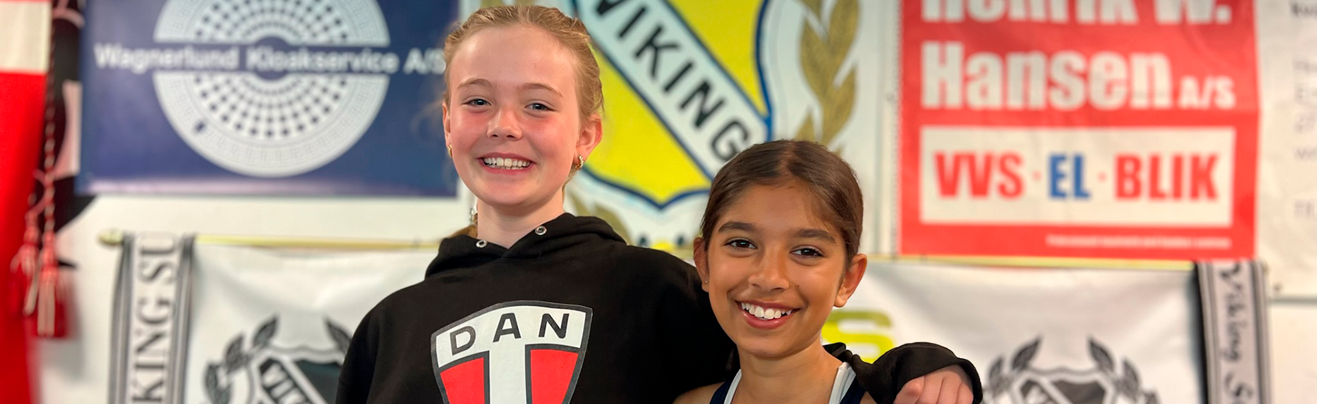 Ea og Nora til DM 5-kamp 2025_slide_poster